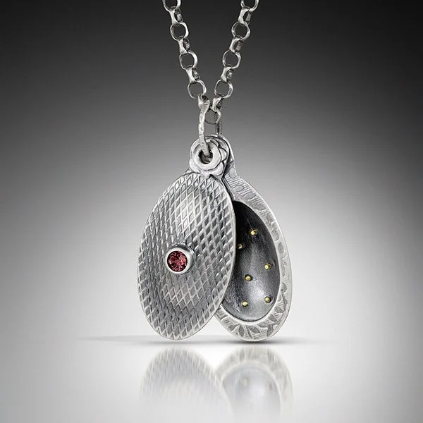 Red_Gold-Necklace_B_600x600px_300dpi.jpg
