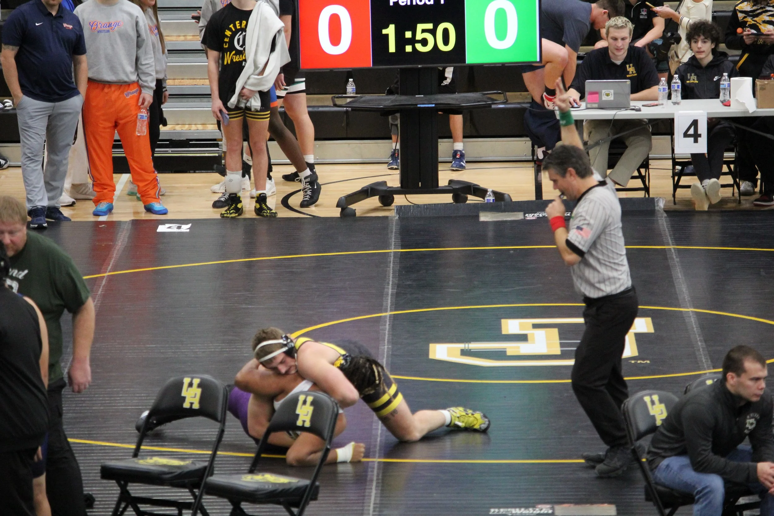 moyer 215 rnd2 (3).JPG