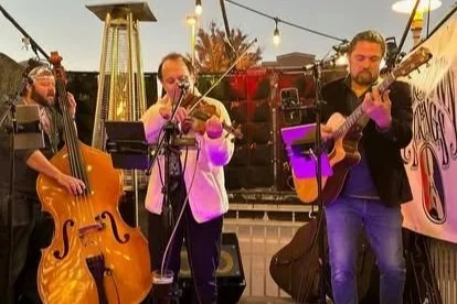 Shakedown Strings - in Omaha, Nebraska