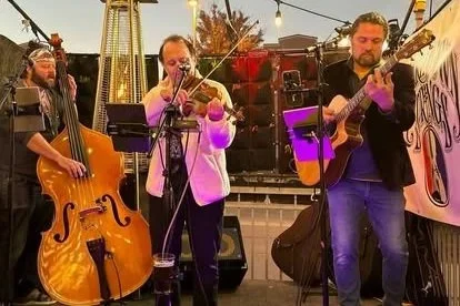 Shakedown Strings - in Omaha, Nebraska