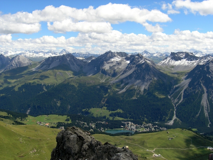 Arosa, Switzerland. Stock photo via Pixabay ( link )