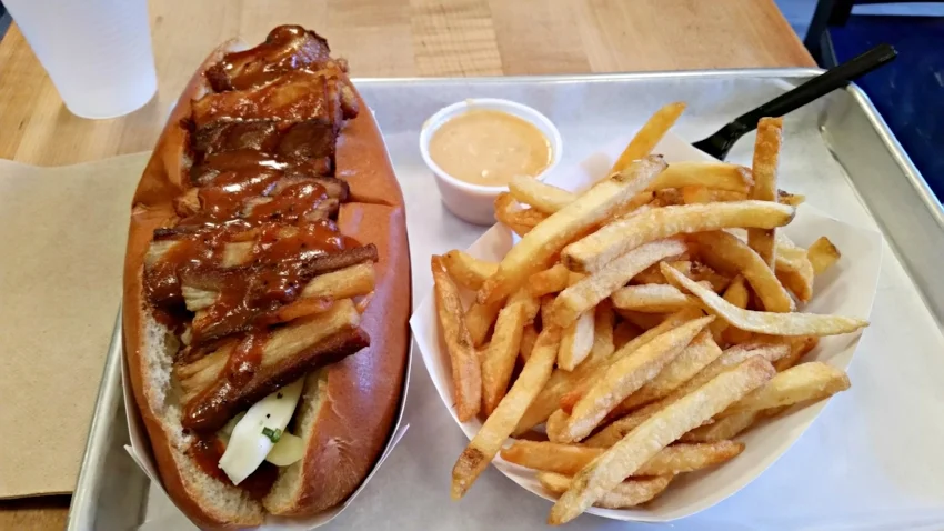 The BBQ One + Hand-Cut Fries with the Bacon Parmesan Dipping Saus from Saus