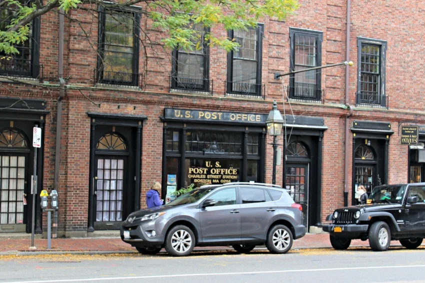 Lattes-Life-Luggage-Beacon-Hill-Neighborhood-Guide-Boston-4.0.jpg