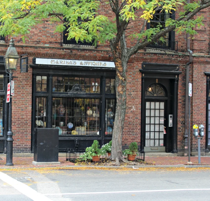 Lattes-Life-Luggage-Beacon-Hill-Neighborhood-Guide-Boston-3.0.jpg