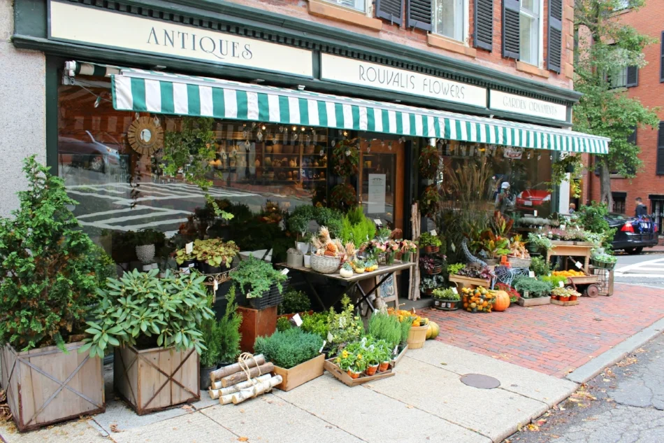 Lattes-Life-Luggage-Beacon-Hill-Neighborhood-Guide-Boston-1.0.jpg