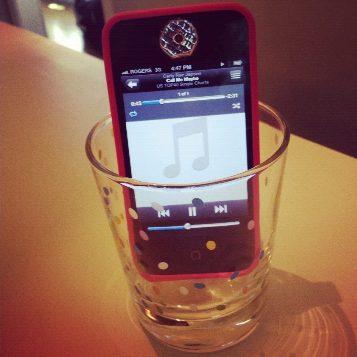 Cool Speaker Effect for the iPhone & Songza!