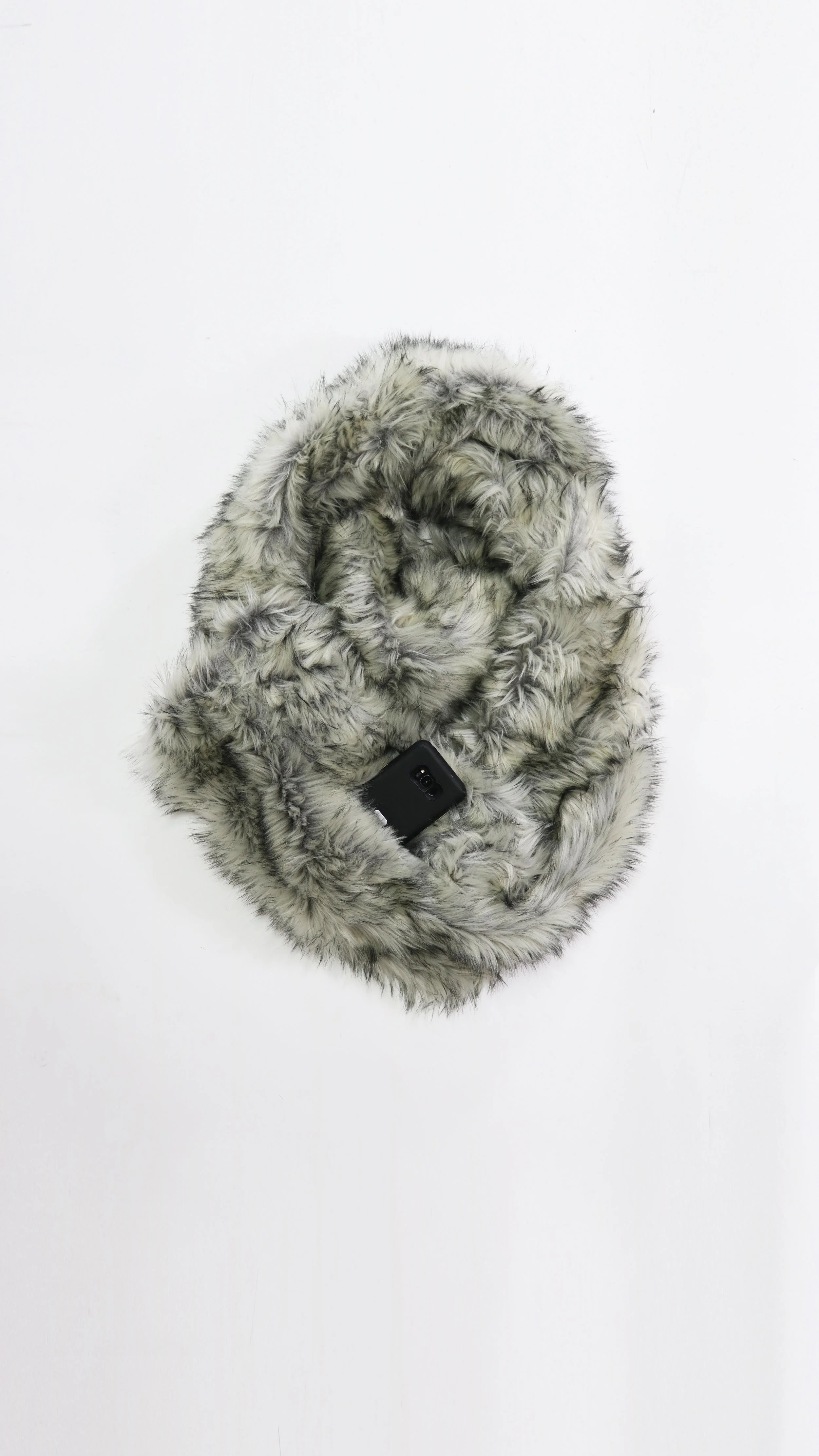 MULTIVERSE 9x16 - white fur - infinity pocket.jpg