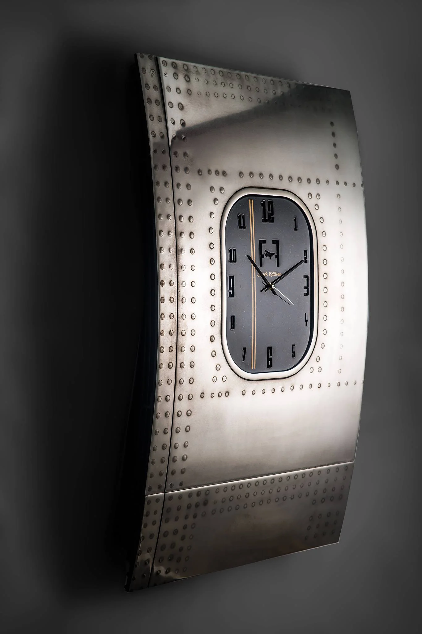 Boeing 747 Fuselage clock Plane Industries.jpg