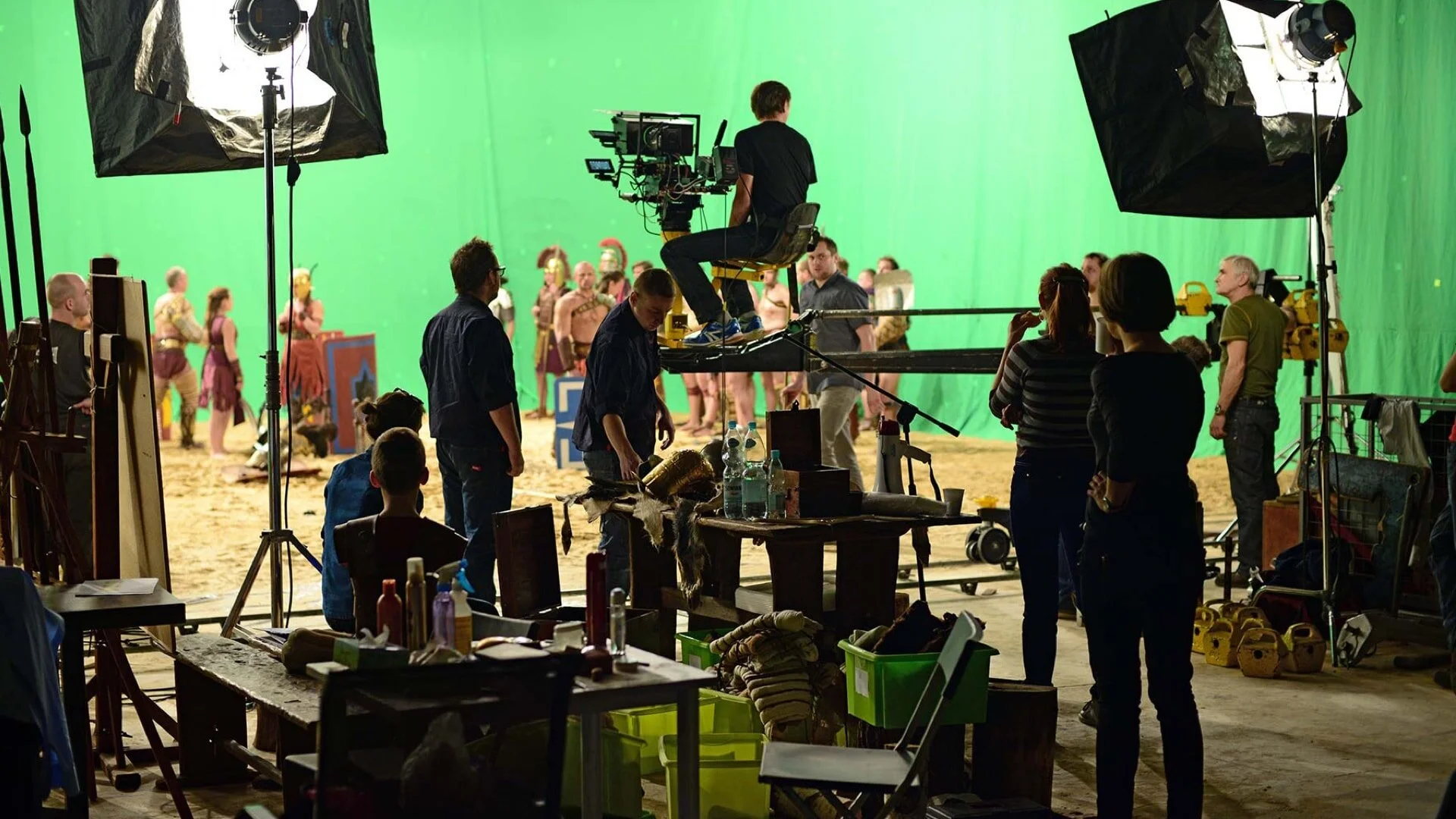 Definitive-Guide-To-Hiring-the-Best-Crew-For-Your-Production-Header.jpg
