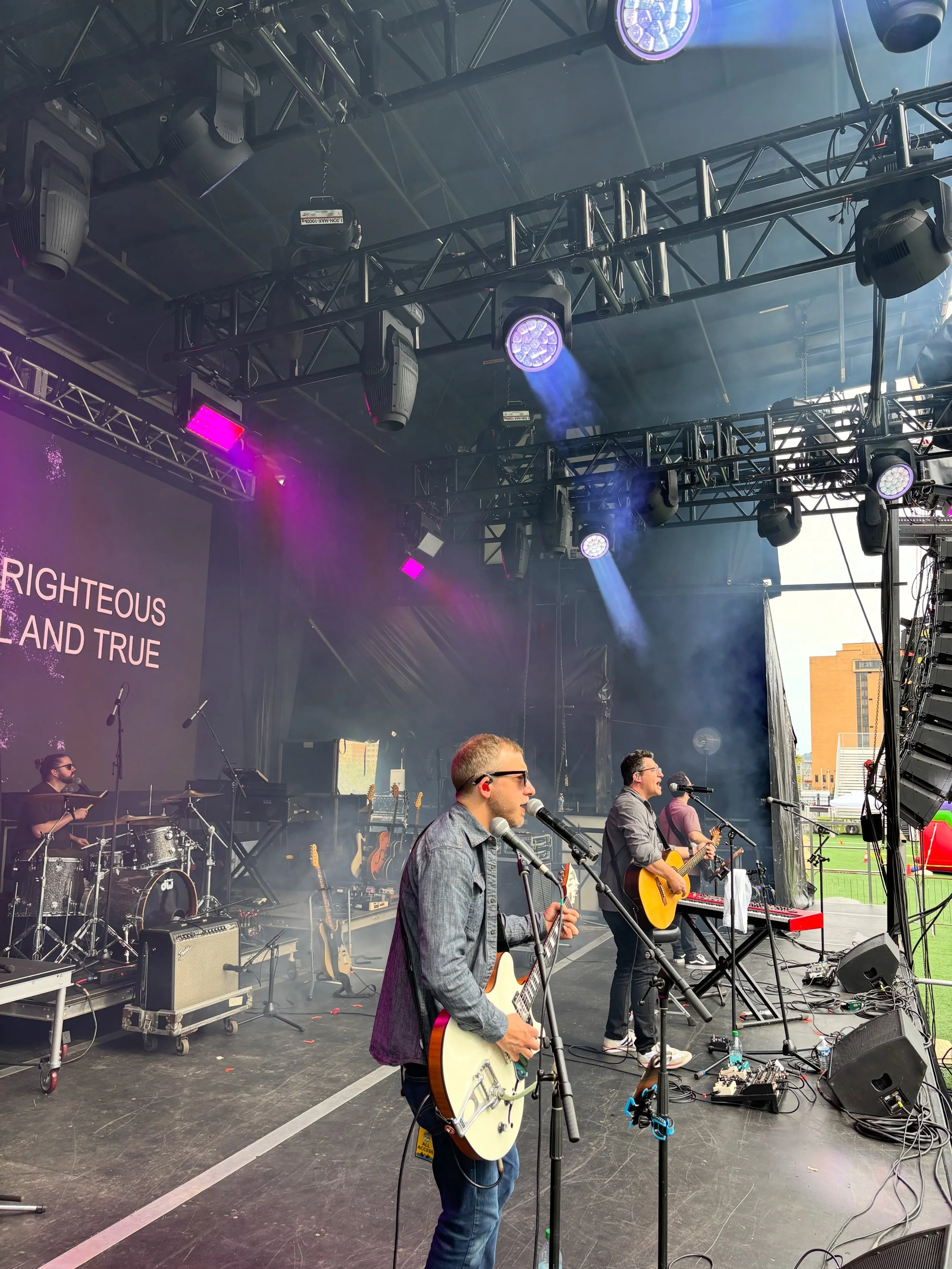 A few pics from a very good day. Thank you to @festpgh for inviting us. We had a blast. 

#fest #worship #mass #switchfoot