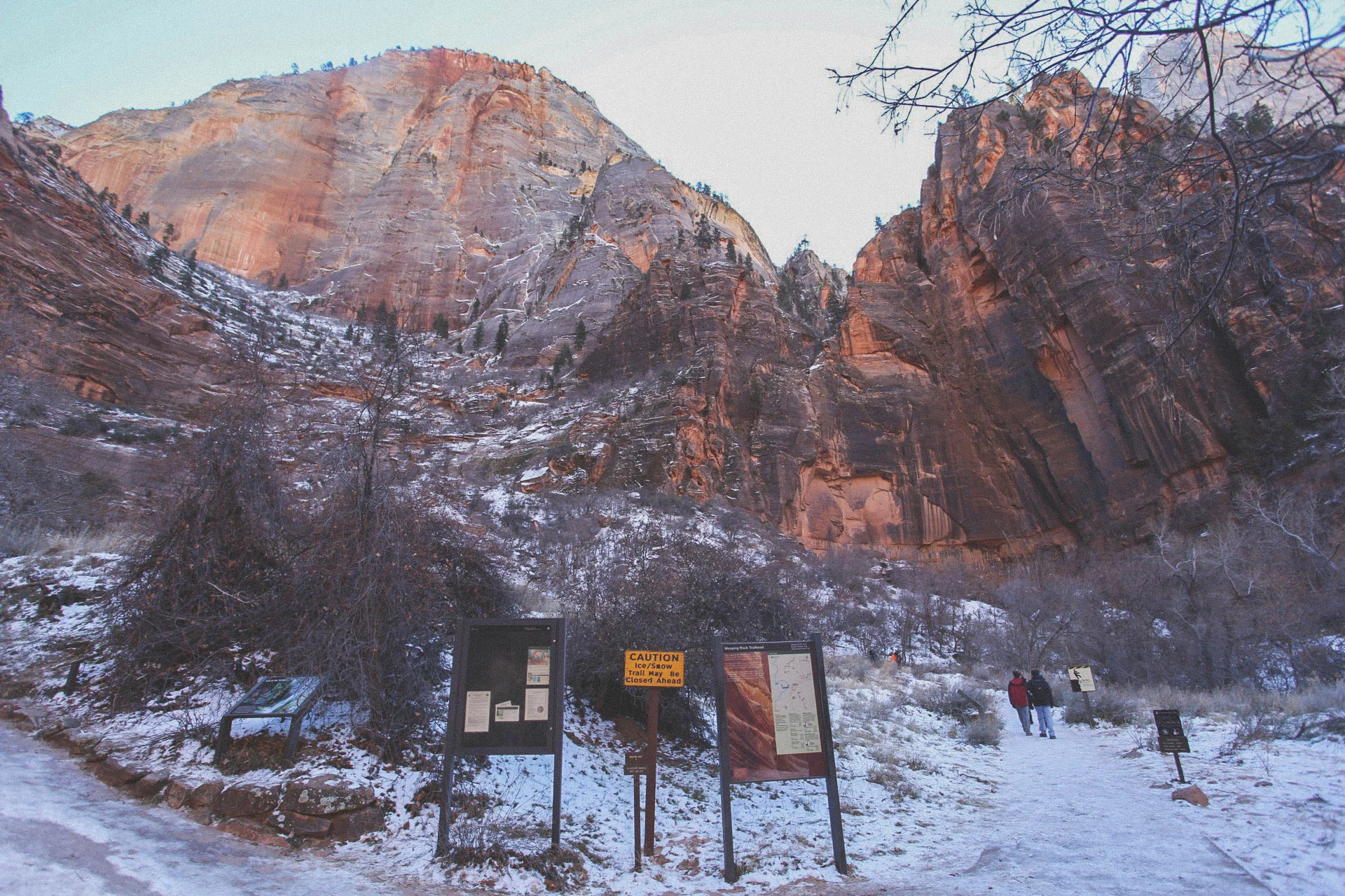 Weeping Rocks trailhead