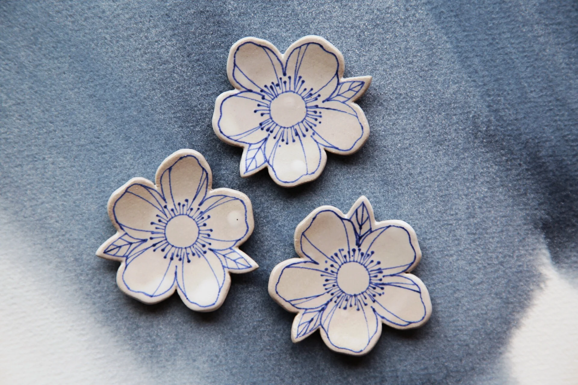 Floral-Dish-Blue-on-White-Matte