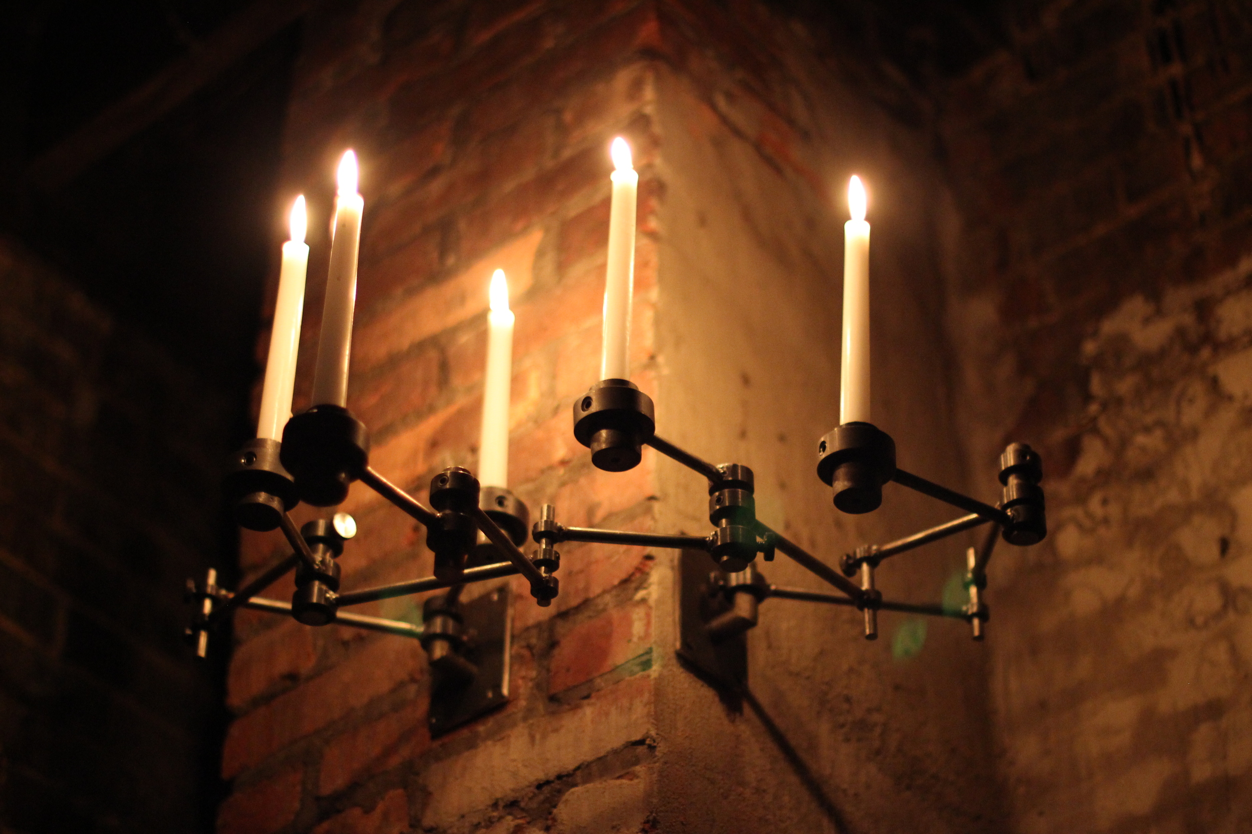  Originally designed to be wall-mounted, as seen in this prototype. 