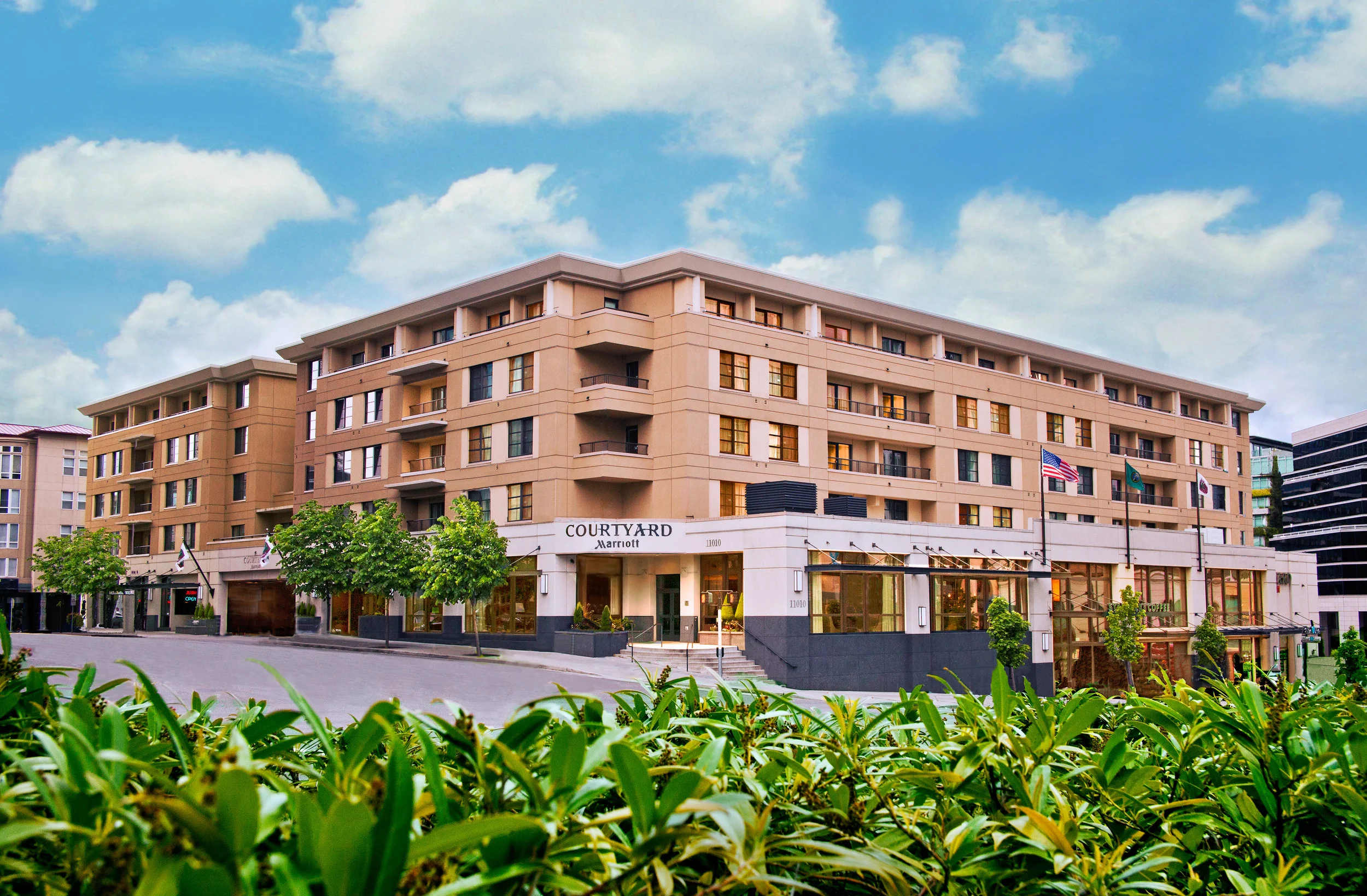 Bellevue Courtyard万豪.jpg