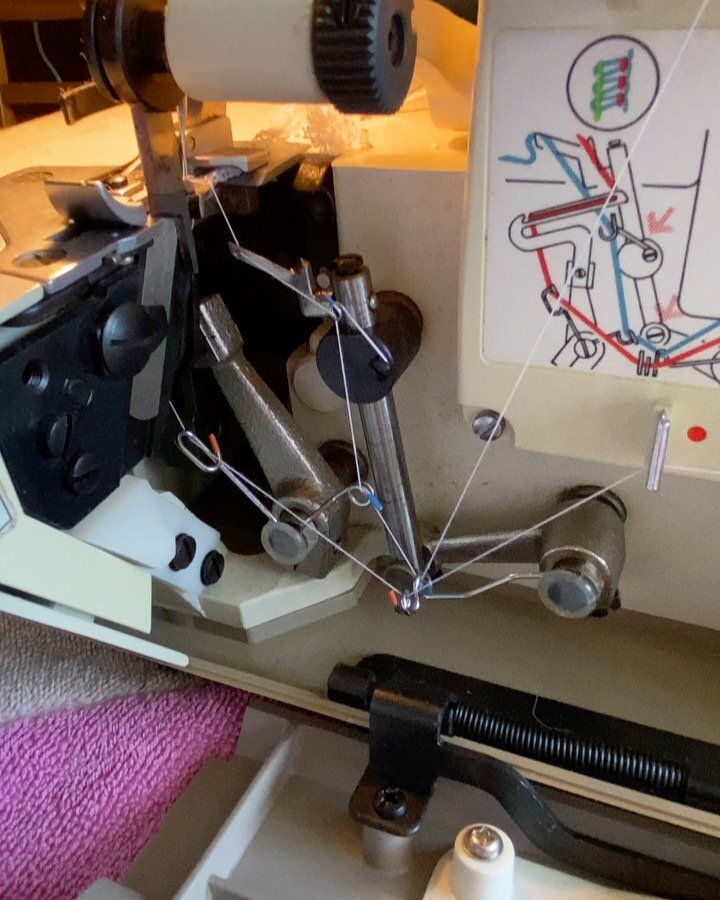 My grandparents bought me this Bernette 203 serger/overlock/marrow machine&hellip; in 1985 when I was taking fashion classes at The School of the Art Institute of Chicago. 

I&rsquo;ve not had it serviced once or changed the cutting blade which is st