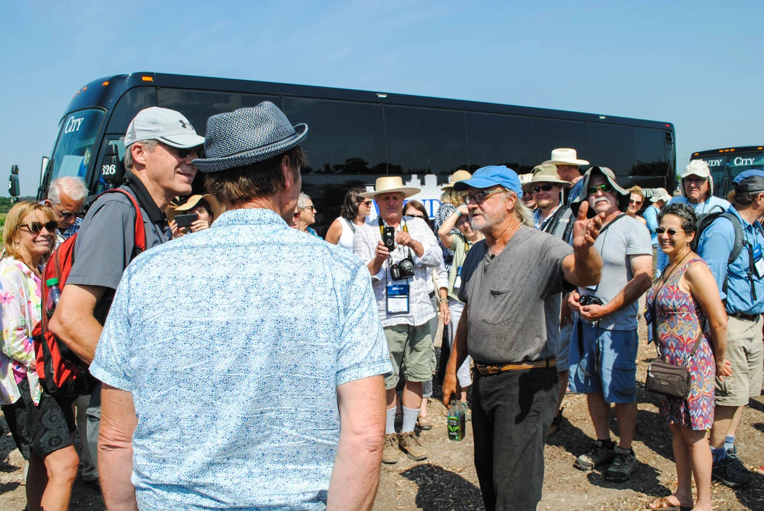 Roy Diblik greets Perennial Plant Association members.