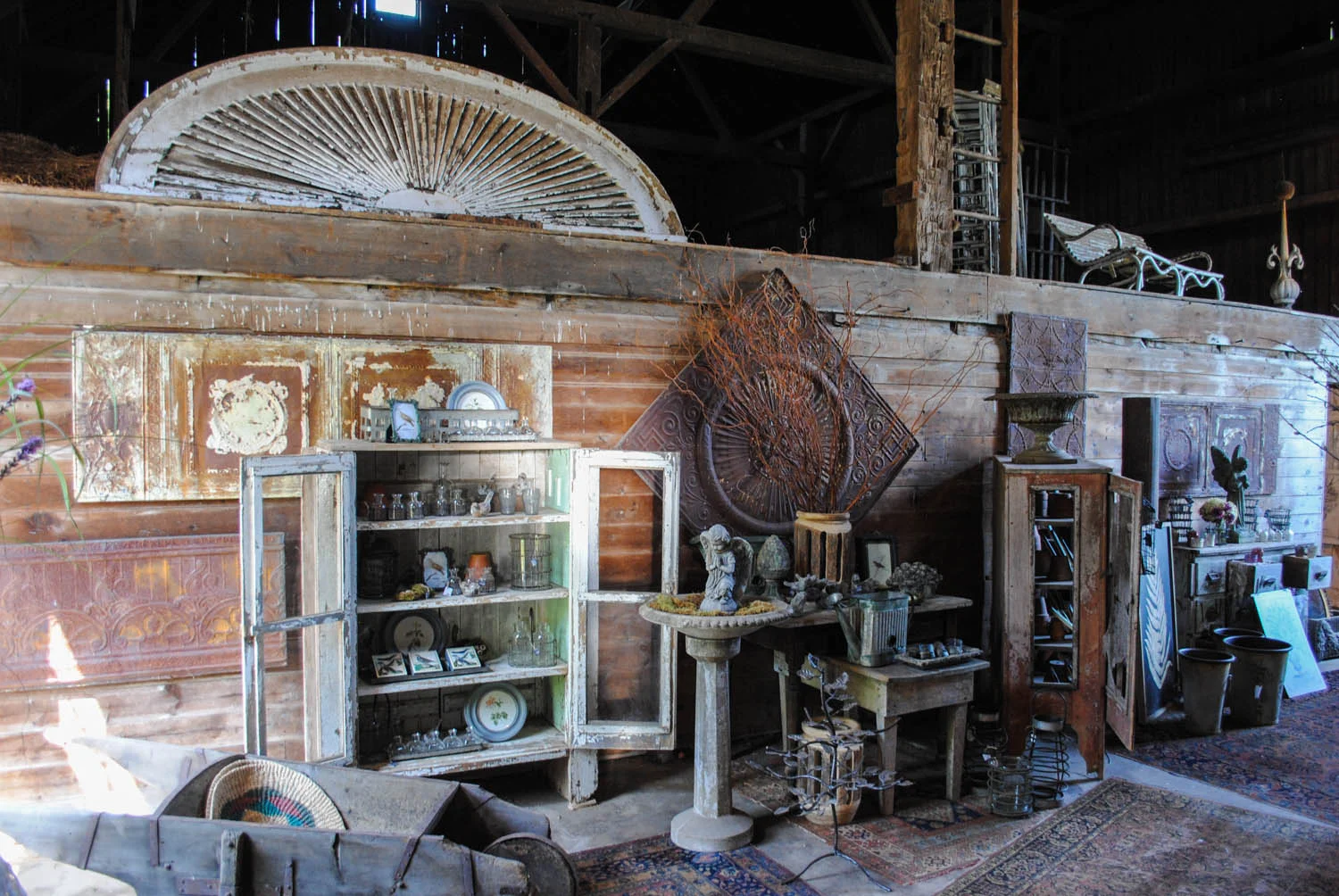 I mean look at the inside of this place. Wow, how I wish I had this barn in my backyard.