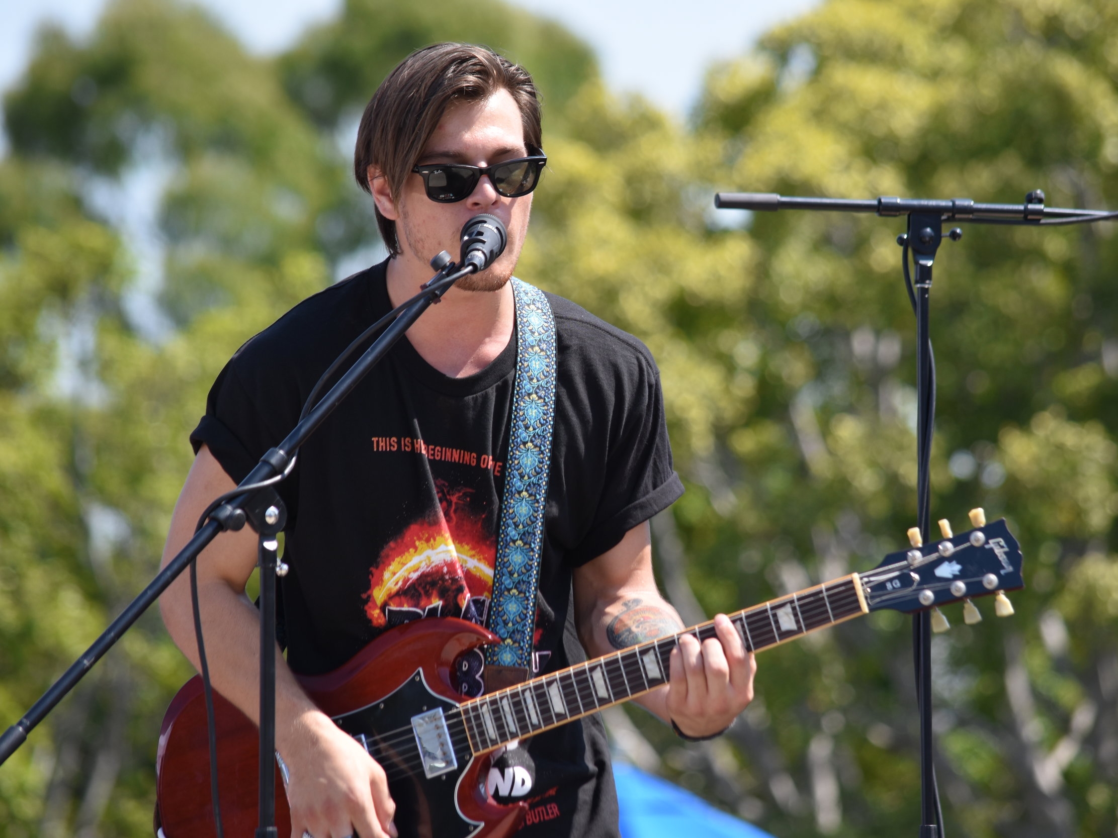 The USU Planning Council sets up noontime concerts periodically at the USU Patio for students. 