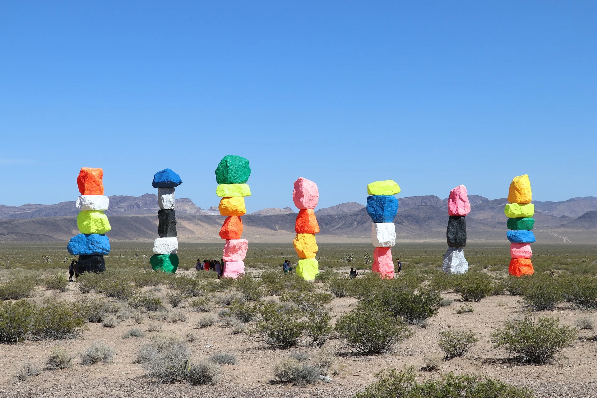 seven-magic-mountains-2650641_1920.jpg