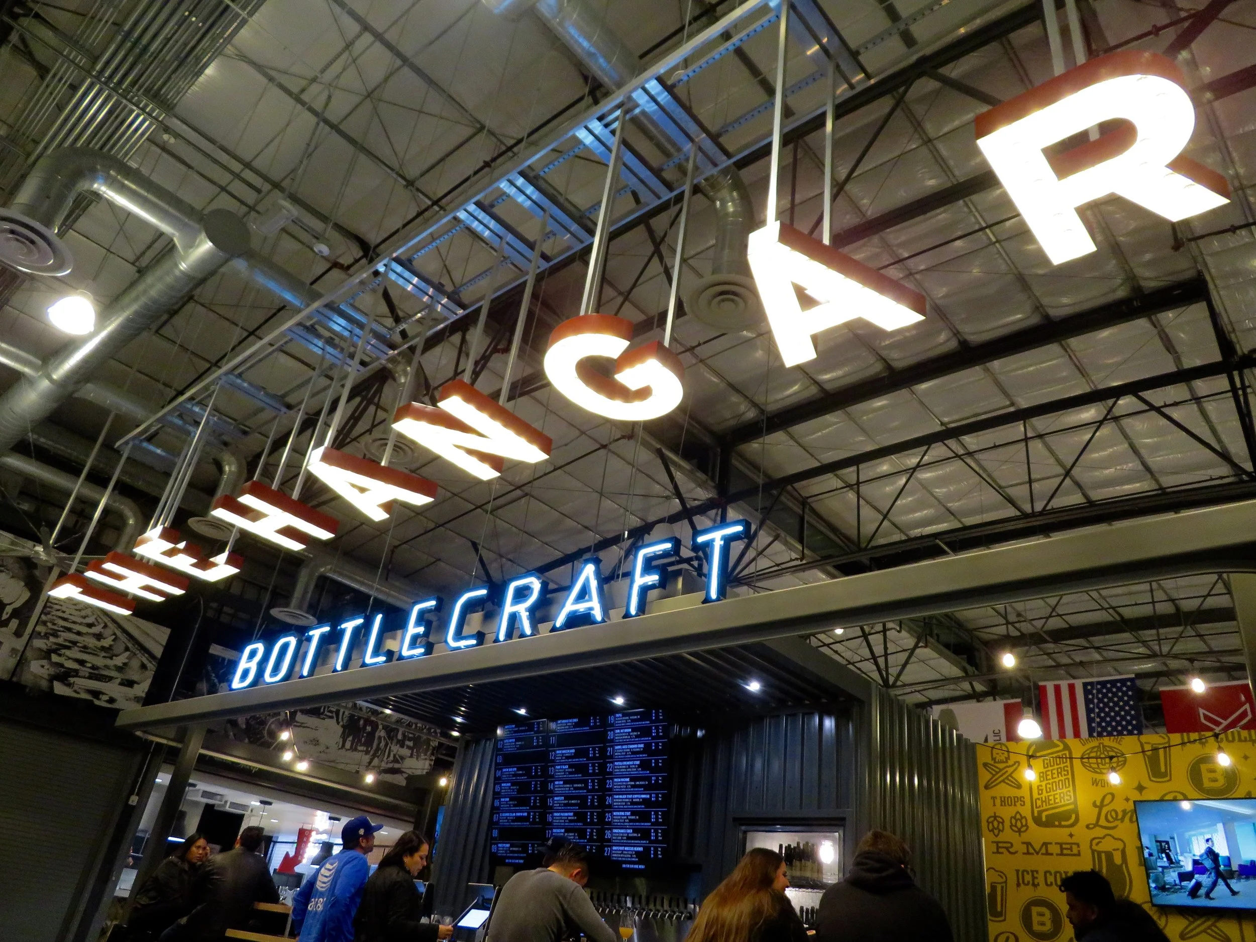 HANGAR.jpg