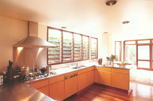 Famous inner Sydney terrace to rent for off-grid living