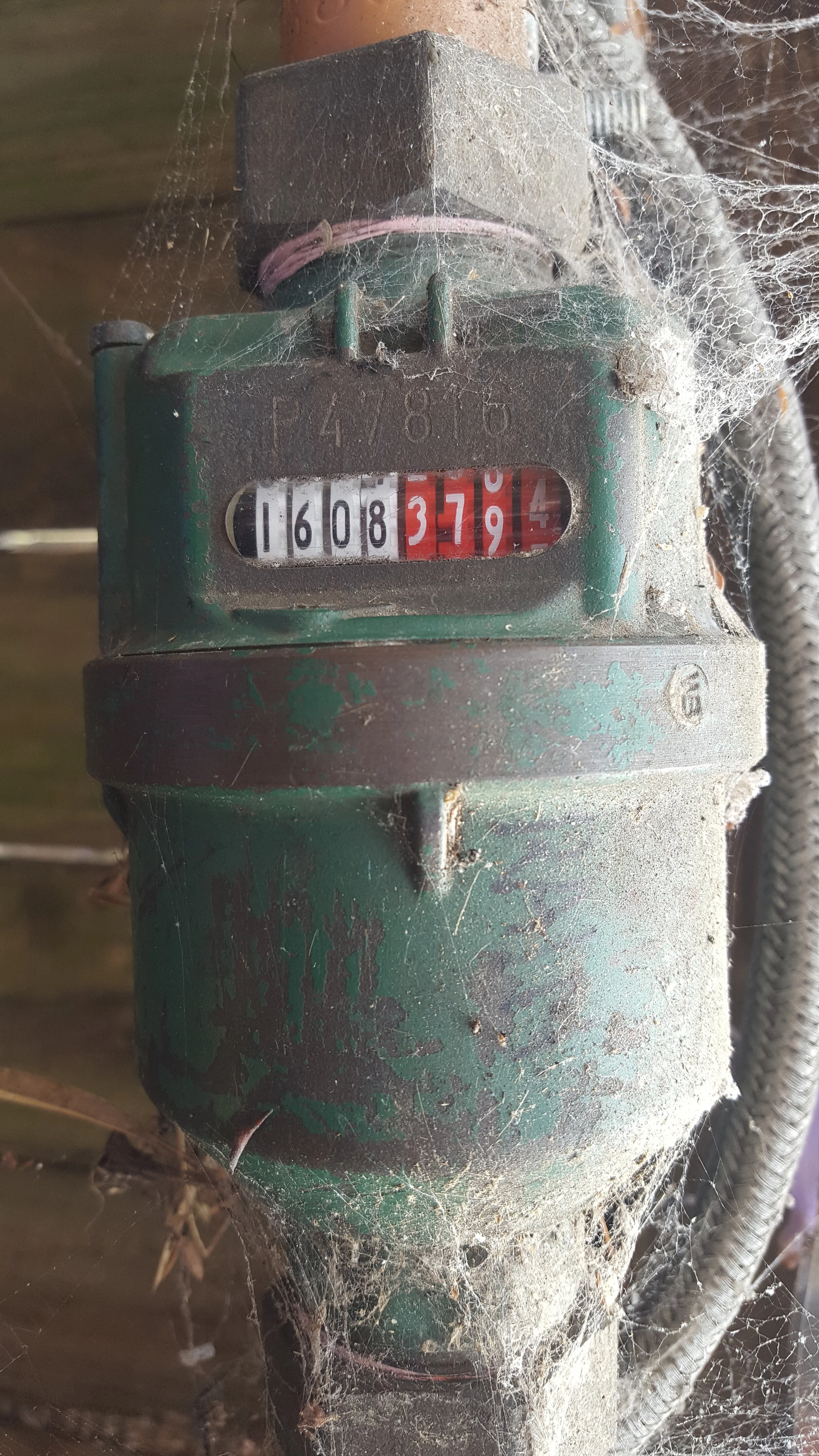 • Water meter showing the amount of rain water used since October 1996