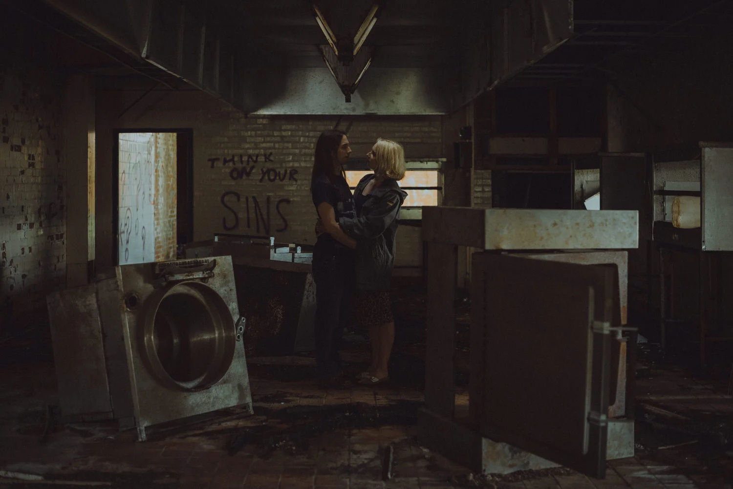 Rhianna & Richie's alternative couple shoot at Polphail abandone