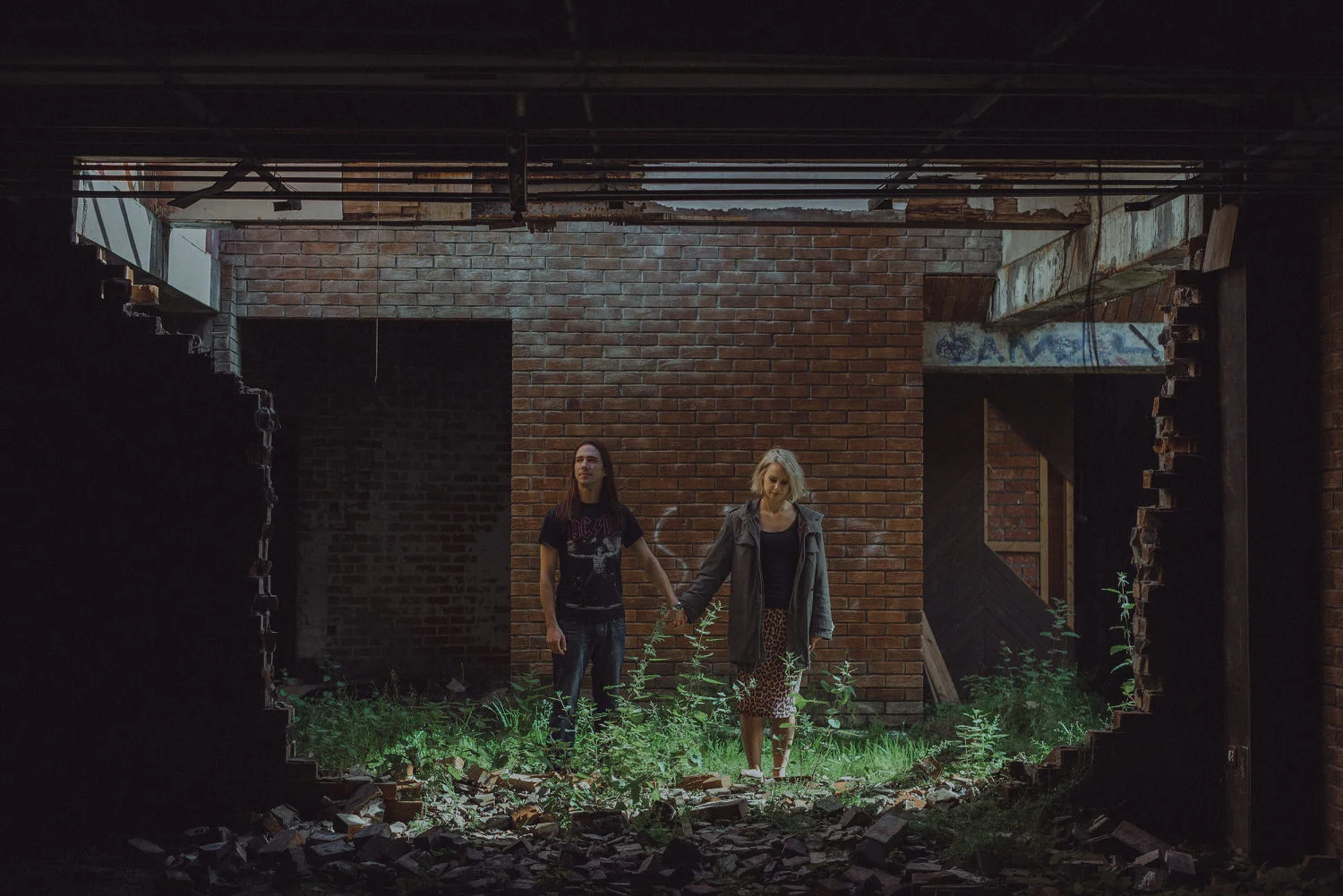 Rhianna & Richie's alternative couple shoot at Polphail abandone