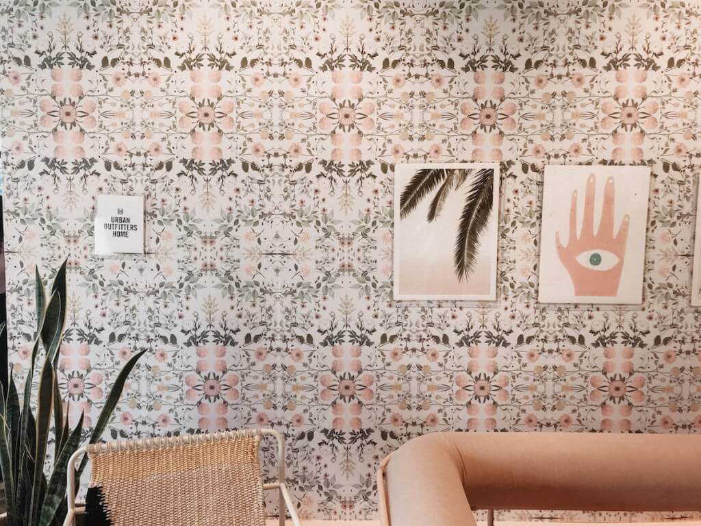 Urban Outfitters lounge at Create & Cultivate 2018 | Photo Credit: thedoctorette.com