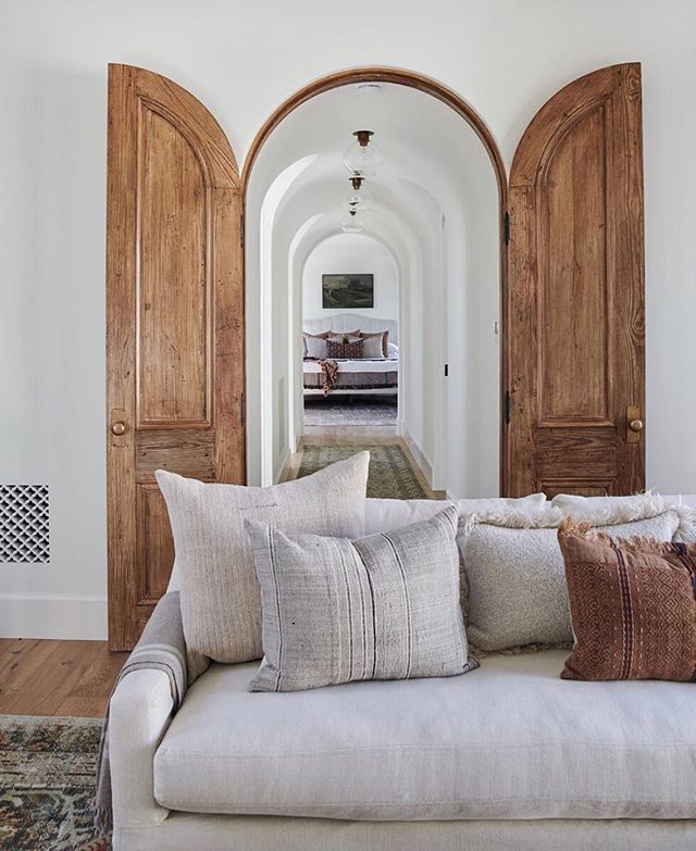 Round top doors and vintage pieces a plenty. Yes and yes! Incorporating vintage pieces in your design adds an extra layer of character. @amberinterior is such a great source of inspiration on how to incorporate vintage elements to any room. Project #