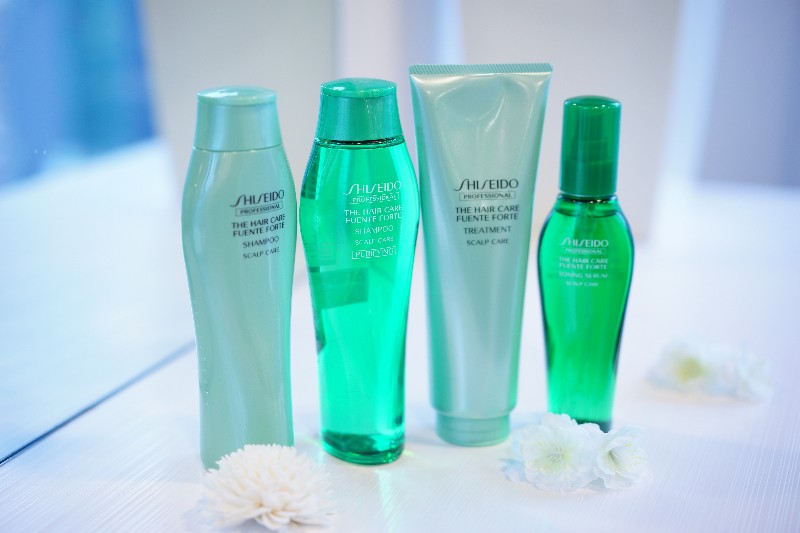 FUENTE FORTE Shampoo (Purifying) With its superior cleansing and cooling powers, it conditions the scalp prone to stickiness, keeping both the hair and the scalp clean and refreshed. Shampoo Eliminates sebum and impurities that cause scalp problems, keeping the hair and the scalp clean without stripping away the precious moisture. Treatment Creates and maintains a healthy scalp environment while giving hair a light and airy texture. Toning Serum (Scalp serum) Addresses concerns such as dryness and itchiness. Replenishes the scalp with moisture and creates a healthy scalp environment for growing beautiful hair.
