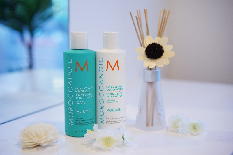 EXTRA VOLUME SHAMPOO AND CONDITIONER Extra Volume Shampoo and Conditioner contain antioxidant argan oil and nutrients to cleanse, detangle and bring back body to hair. They beautify hair with shine, manageability and movement, while making it easier to style. The formulas are free of sulfates, phosphates and parabens, so they’re safer for the environment and won’t dry, fade or strip hair of color.