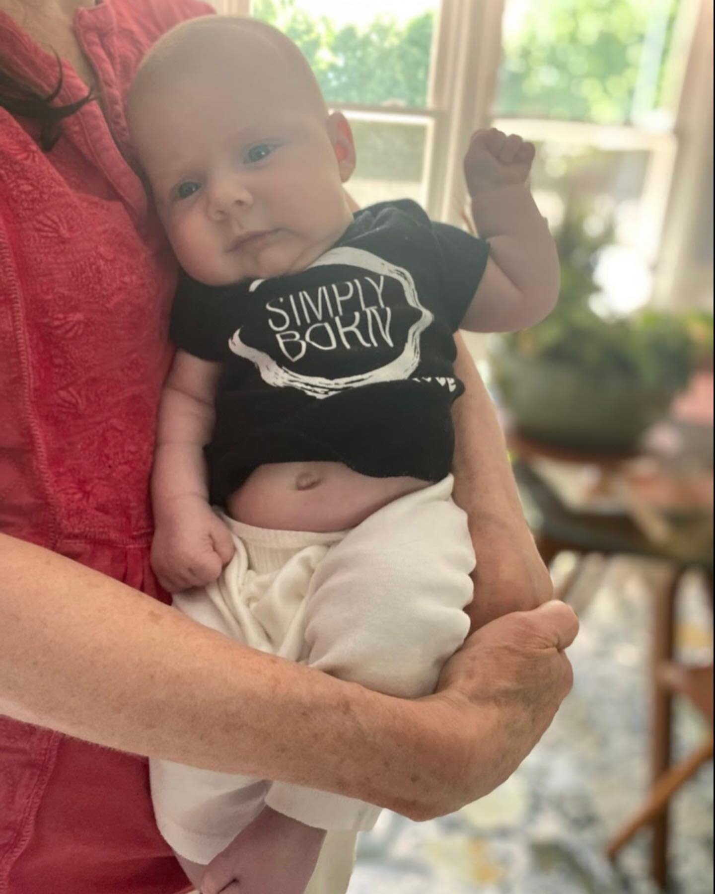 Fresh baby sporting @simplybornbirth swag! It is always hard to say goodbye to those sweet babes and mamas we&rsquo;ve grown to adore! Until next time sweet family.
#postpartum #babybelly #babylove #sinplybornbirth #bornsimply #simplybornbirthhouse