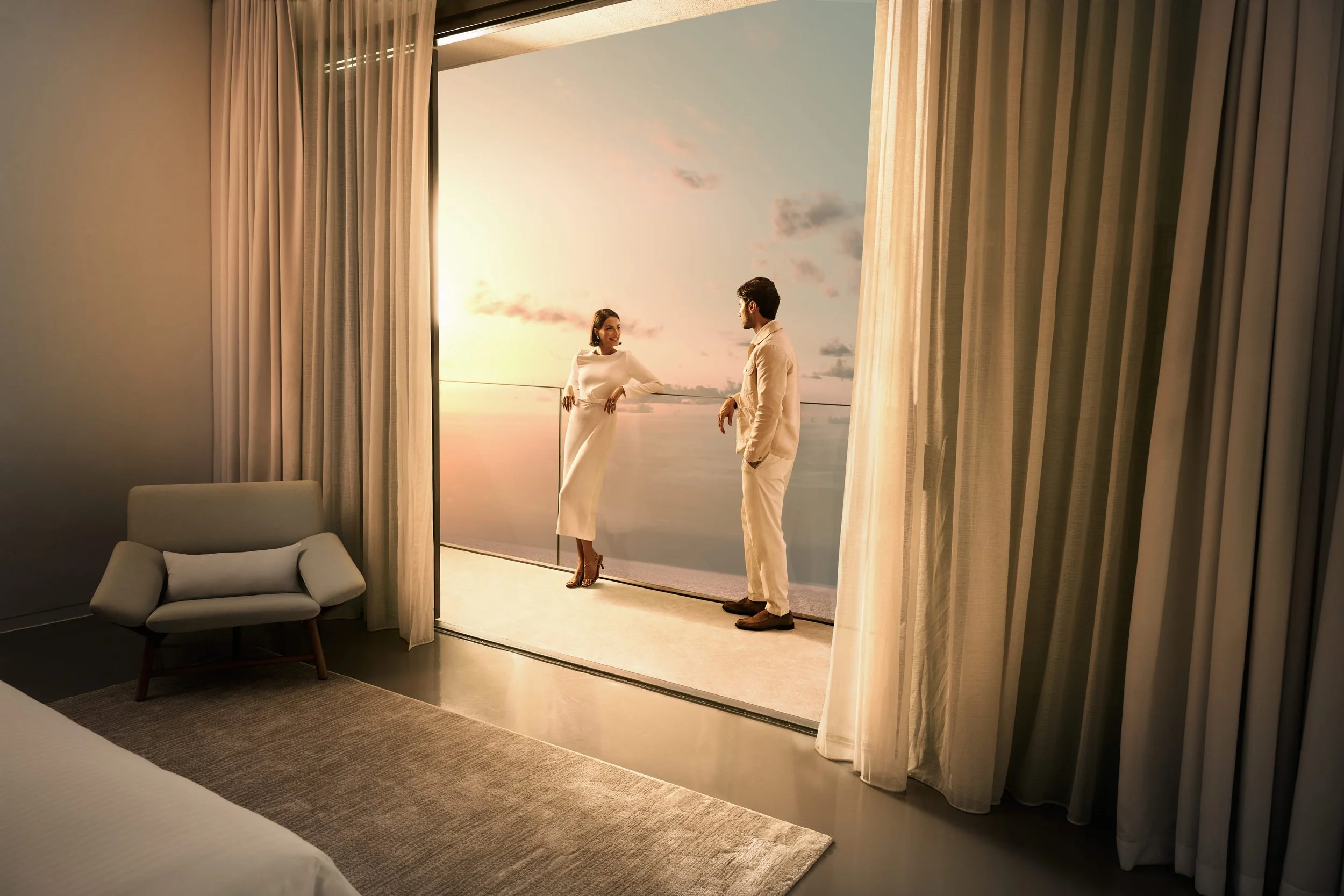 ALDAR_Couple_Balcony_5693.jpg