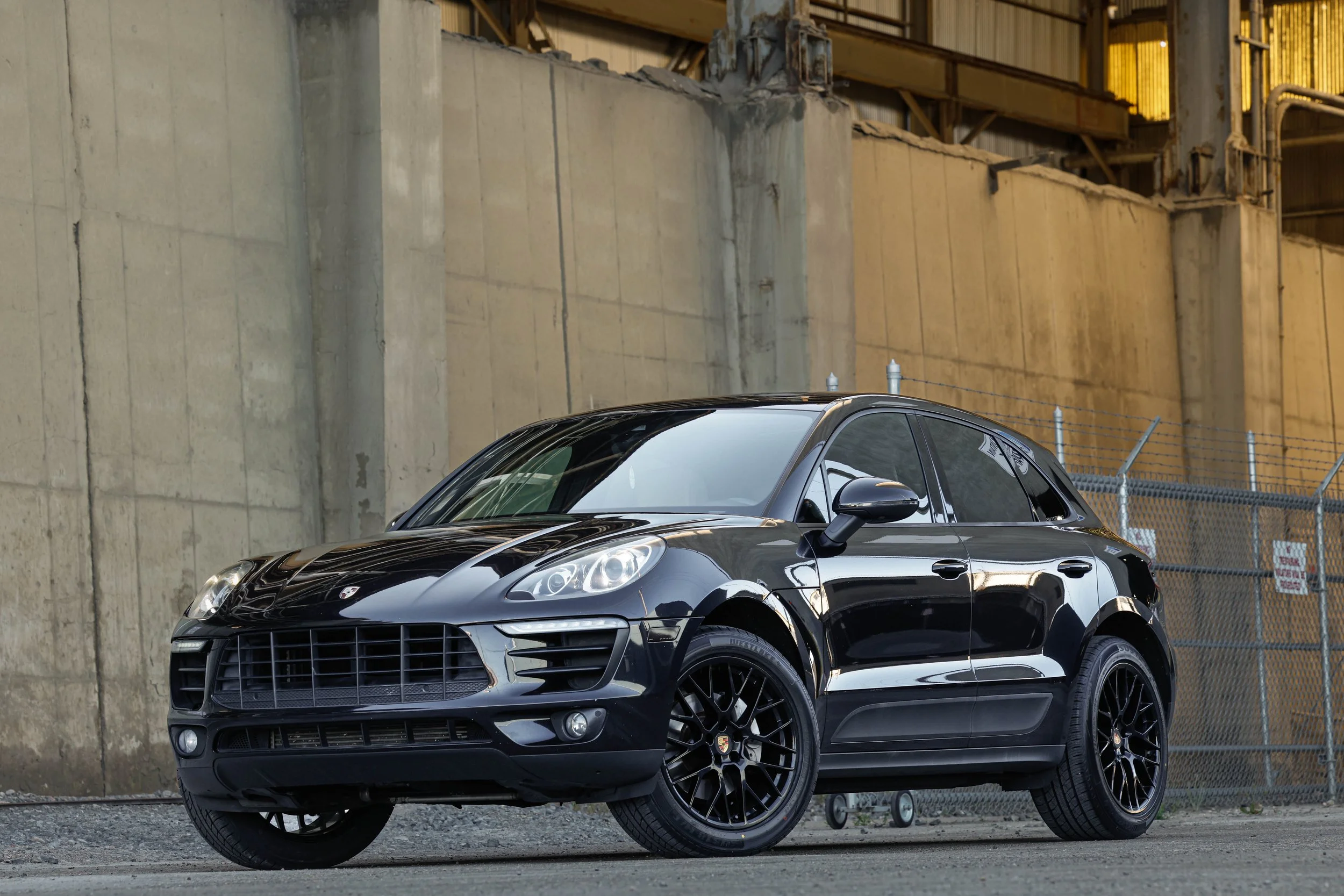 2017 Porsche Macan -'s photo
