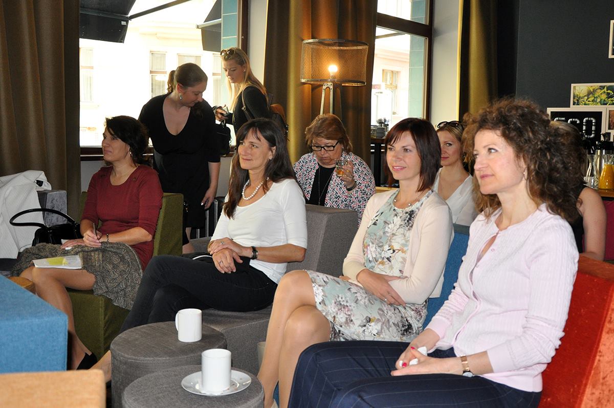 More than 20 women working in real-estate
