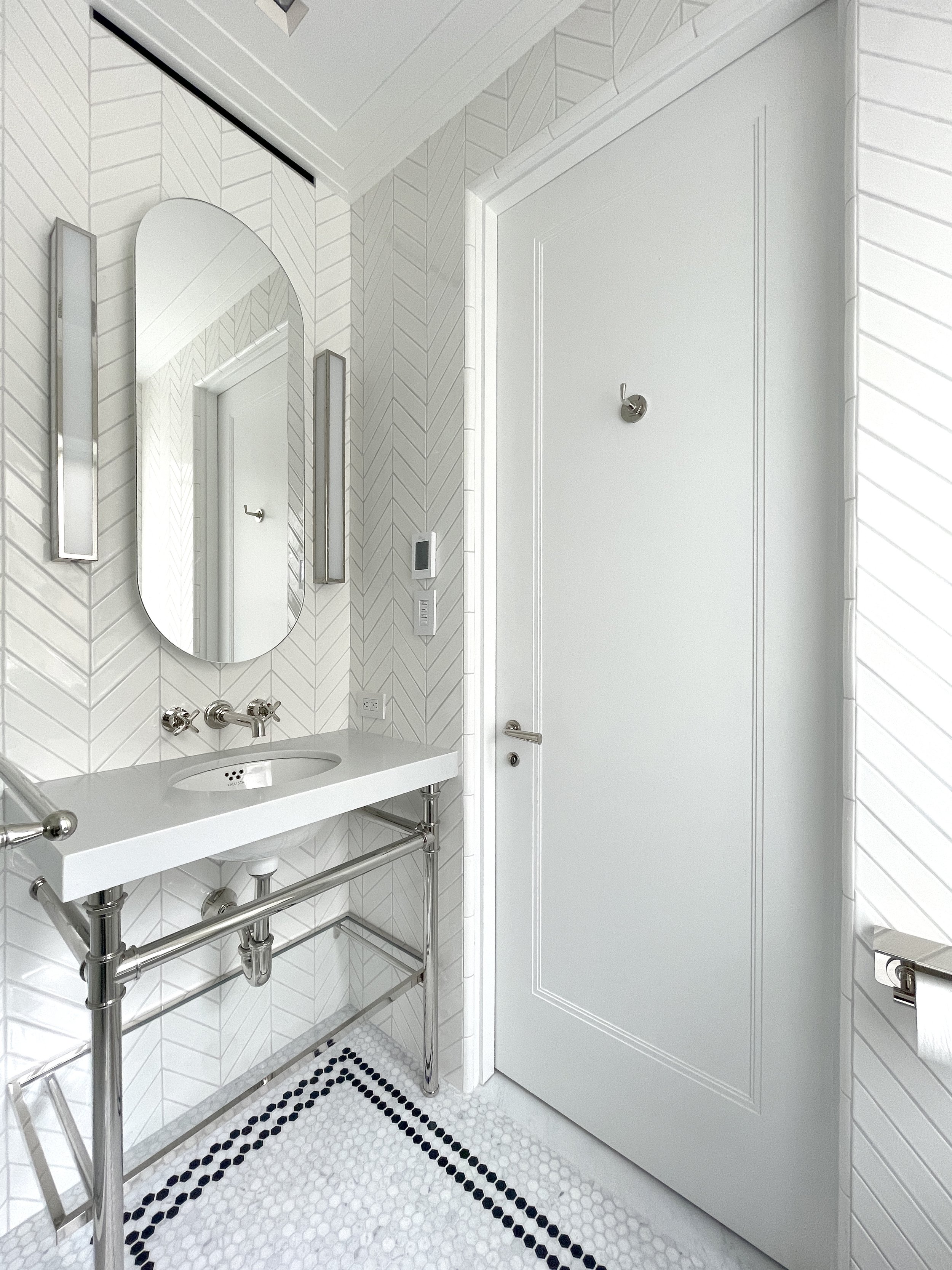 guest bath1-photo1.JPG