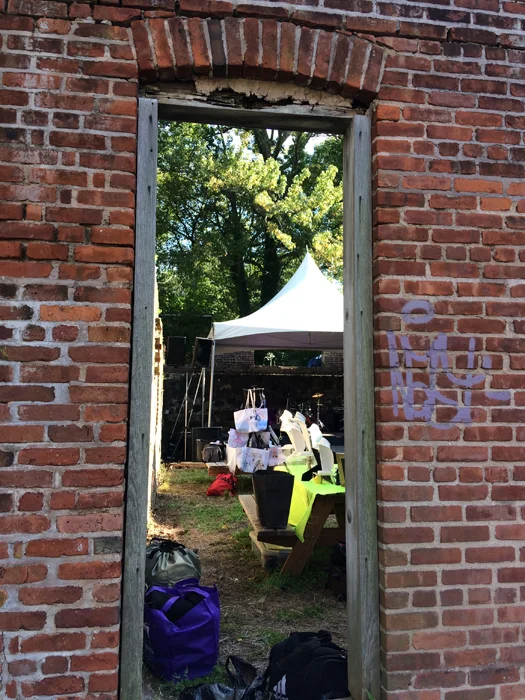 A window from the past, a window to the future: New design collections displayed next to the stage are shown through this window (originally built many decades ago)