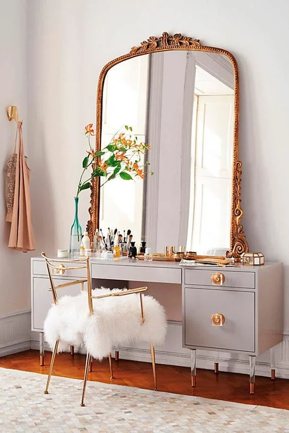 QLLVanity10.jpg