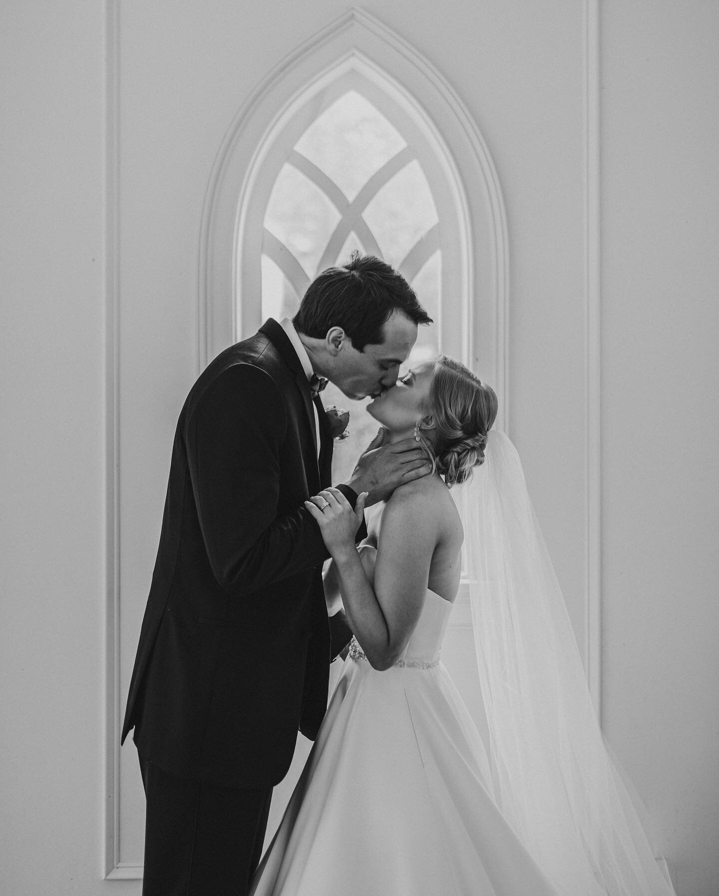 Let&rsquo;s give a moment for the B+W 🖤🤍| this day was stunning and so was @katierhea18 + @trevorrhea!! Cheers to the Rhea&rsquo;s! 🥂#christanallenphotography #lookslikefilm #blackandwhite #theemotivesociety #charlotteweddingphotographer #ncweddin