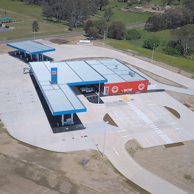 United Wodonga Completed.  A special thanks to the head contractor Interface Constructions for bringing this together.
#petrolstation
#signinstall
#united
#canopy
#signs
 #signinstaller
#wodonga
