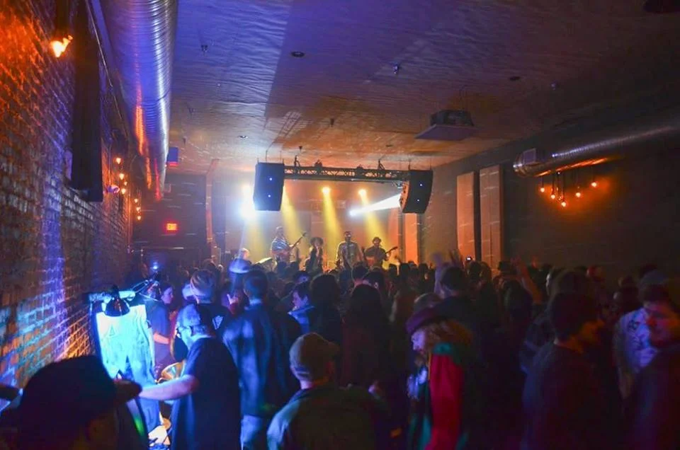 voodoo pic 6 - crowd.jpg