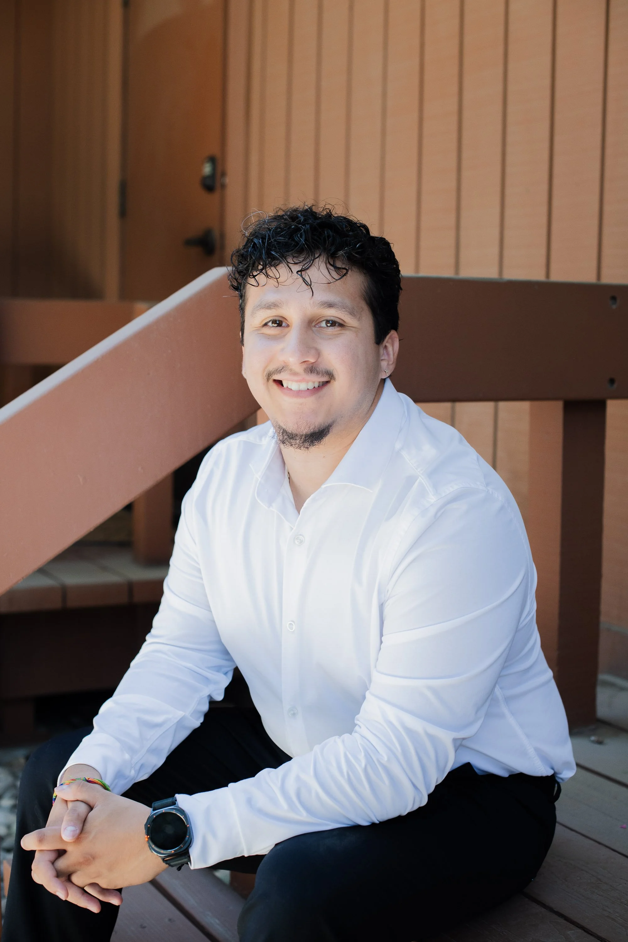 Axel Robledo Lopez Male therapist in Fresno