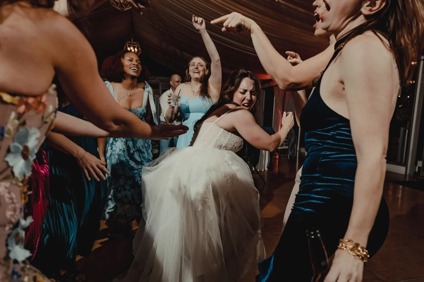 Robert &amp; Malorie 🥂 Back that &hellip;. Up.  In a live environment I&rsquo;m playing it un edited or I&rsquo;m not playing it. 🎶 Classic. 📸 @minaretphoto @convictlakeweddings