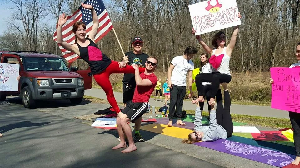 ArkansasAcro was all smiles, cheering on hundreds of runners!