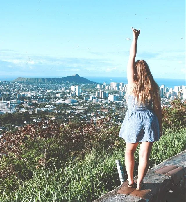 Alohaaa🤙🏼 yesterday Rashawn and I landed on Oahu and ran right to our favorite beach. you couldn&rsquo;t wipe the smile off our faces!!!!! ⁣⁣
⁣⁣
It&rsquo;s so surreal to be back here. we spent the whole day reminiscing on 4 years of memories that w