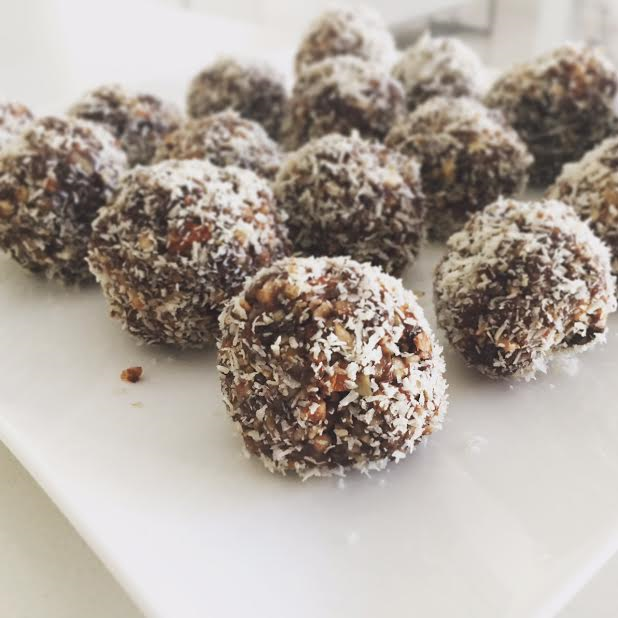YUMMY YUMMY CHOCOLATE PROTEIN BALLS