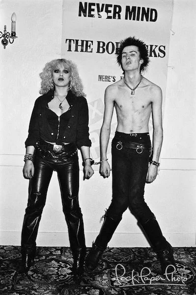 One of the most famous images of Sid Vicious and Nancy Spungen was taken by Steve Emberton after the pair had just gotten out of bed and was shot in the front room of their apartment. 