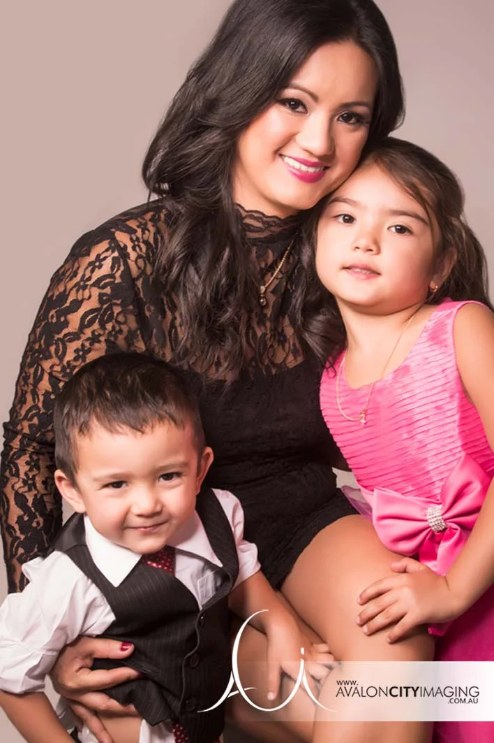 Adelaide  family photography of mum and two kids
