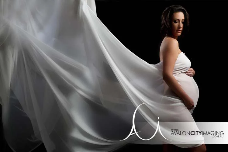 maternity photography - maternity portrait with elegant fabric draping.jpg